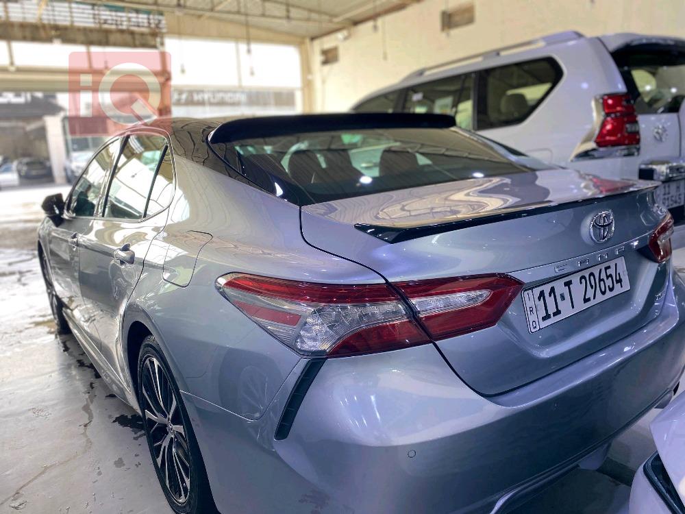 تۆیۆتا کامری